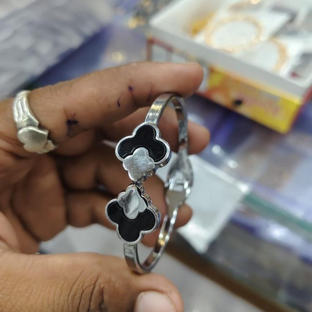 Kavita Art Stylish & Easy to Wear Openable Bracelet For Every Occassion