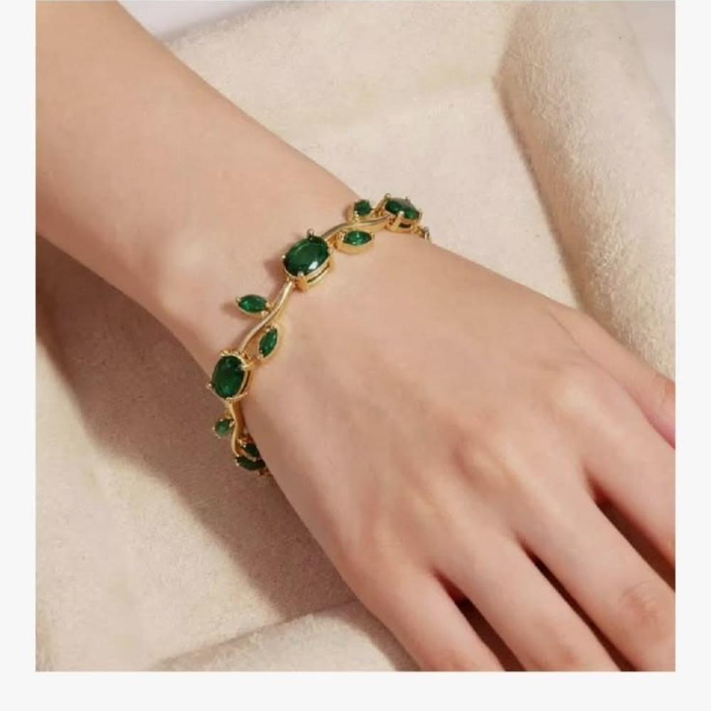 Kavita Art Classic Crystal Stone Tulip Bracelet