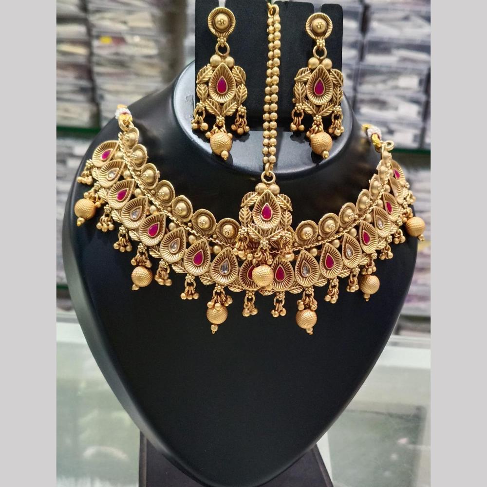 SNERA Gold Plated Pota Stone And Pearls Choker Necklace Set