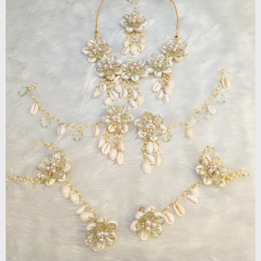 SNERA Elegant Floral Jewellery With Shell Combo Set