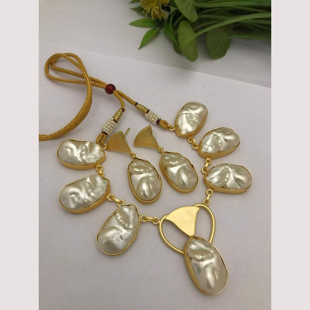 FS Collection Regal Gold Plated with Elegant Mother of Pearl Touch Necklace Set