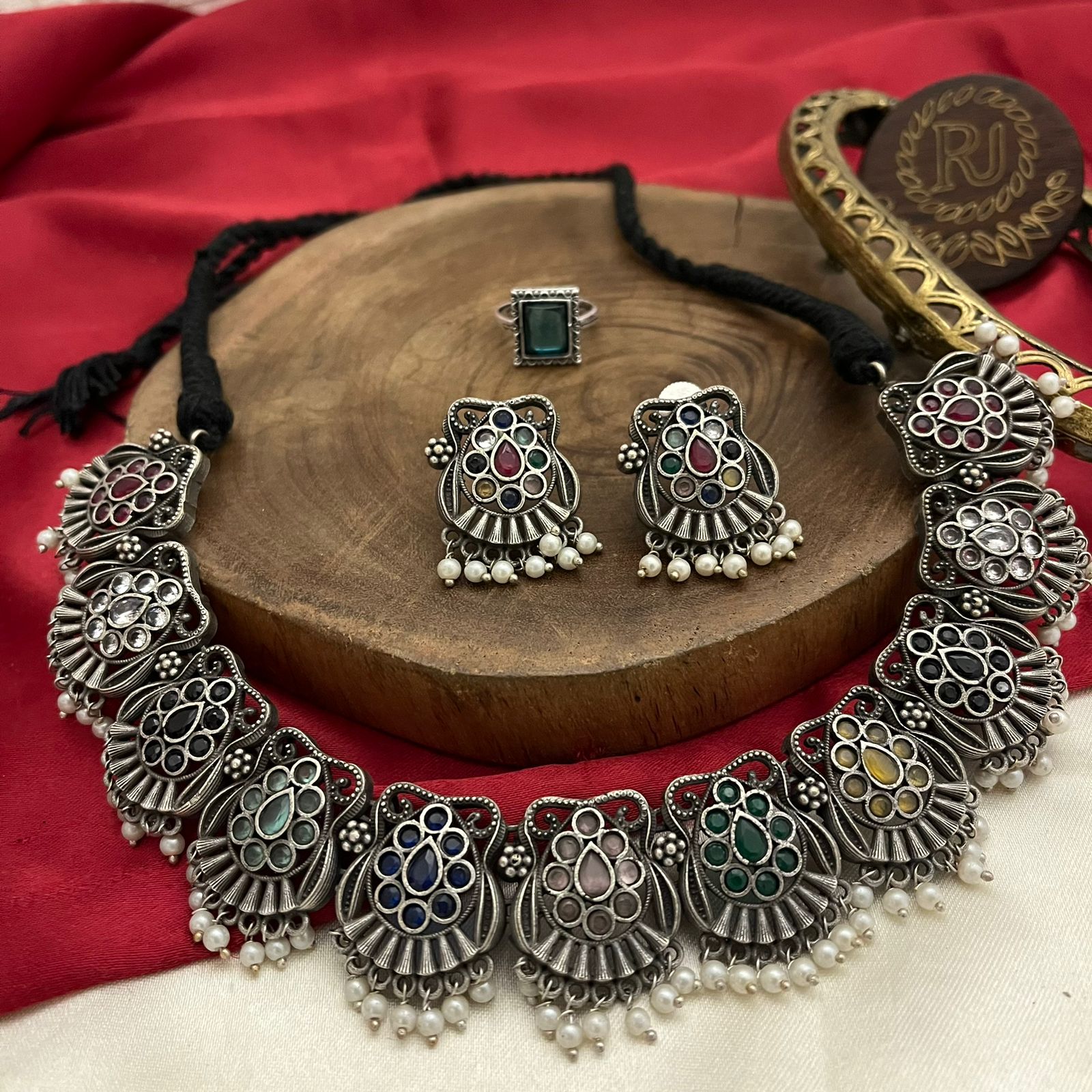 FS Collection Vintage Look Oxidised Pota Stone And Pearl Necklace Set