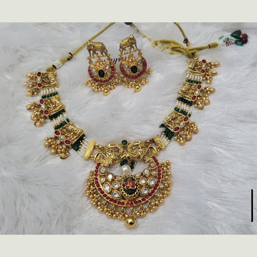FS Collection Royal Pota Stone And Pearl Necklace Set