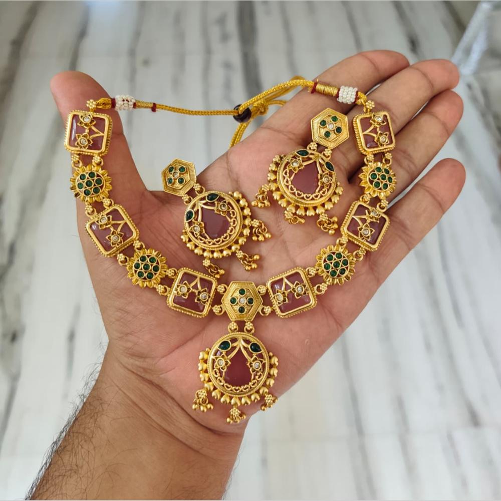 FS Collection Traditional Pota Stone And Pearl Necklace Set