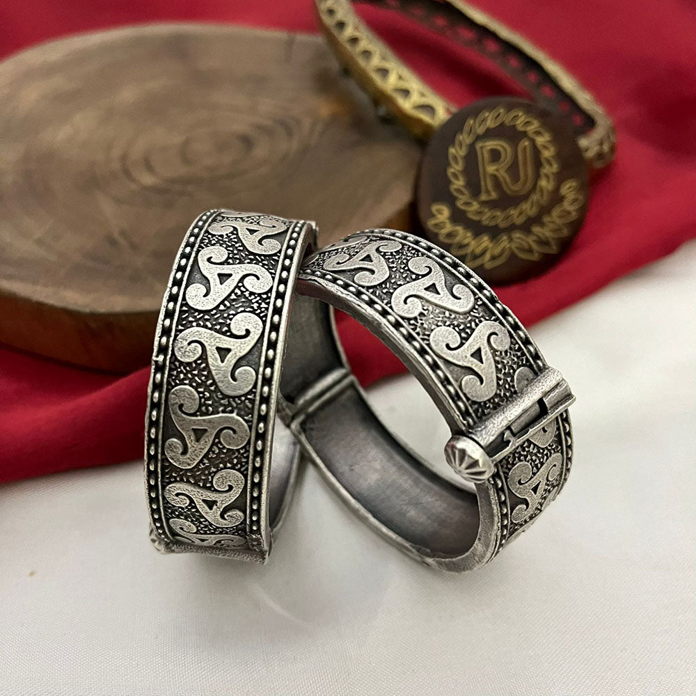 FS Collection Elegant Ethnic Oxidised Plated Openable Bangle Set