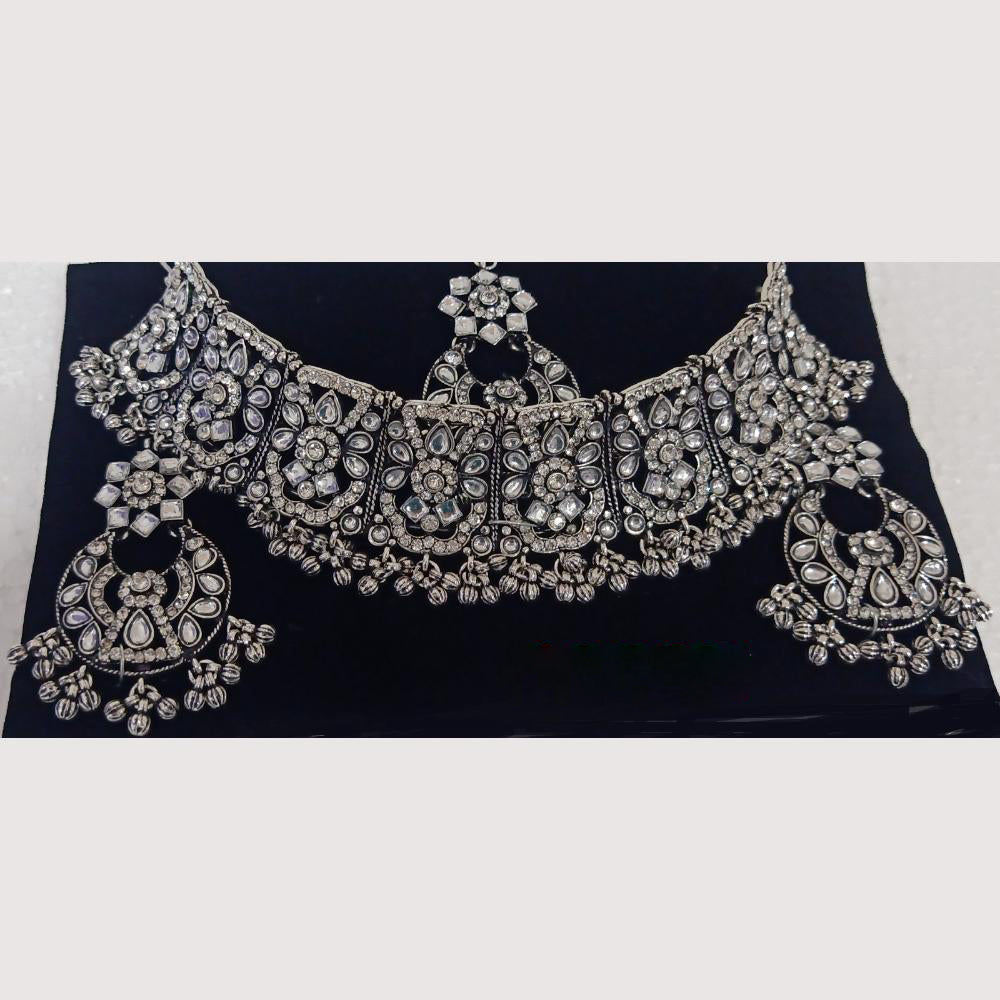 Crescent Creation Chic Sparkle Elegant Stone Necklace for Trendy Occasions