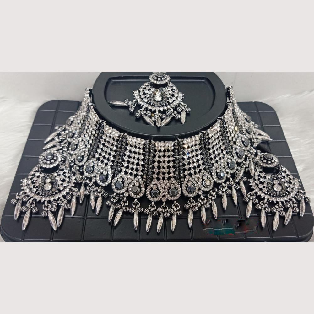 Crescent Creation Chic Sparkle Elegant Stone Necklace for Trendy Occasions