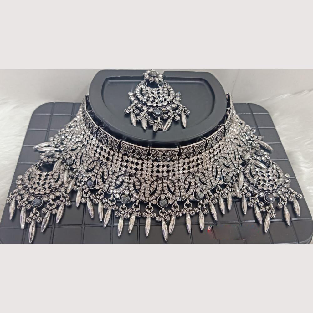 Crescent Creation Chic Sparkle Elegant Stone Necklace for Trendy Occasions