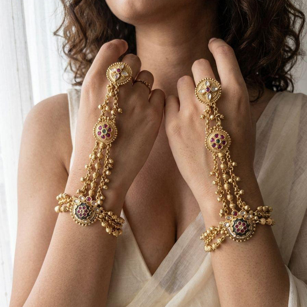 Jewel Addiction Classic Pota Stone And Pearls Hand Harness