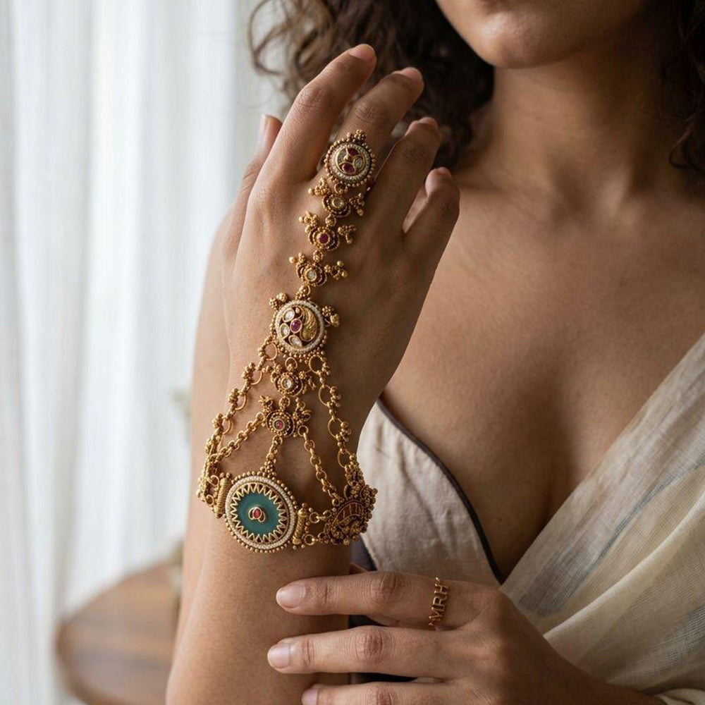 Jewel Addiction Premium Pota Stone And Pearl Hand Harness