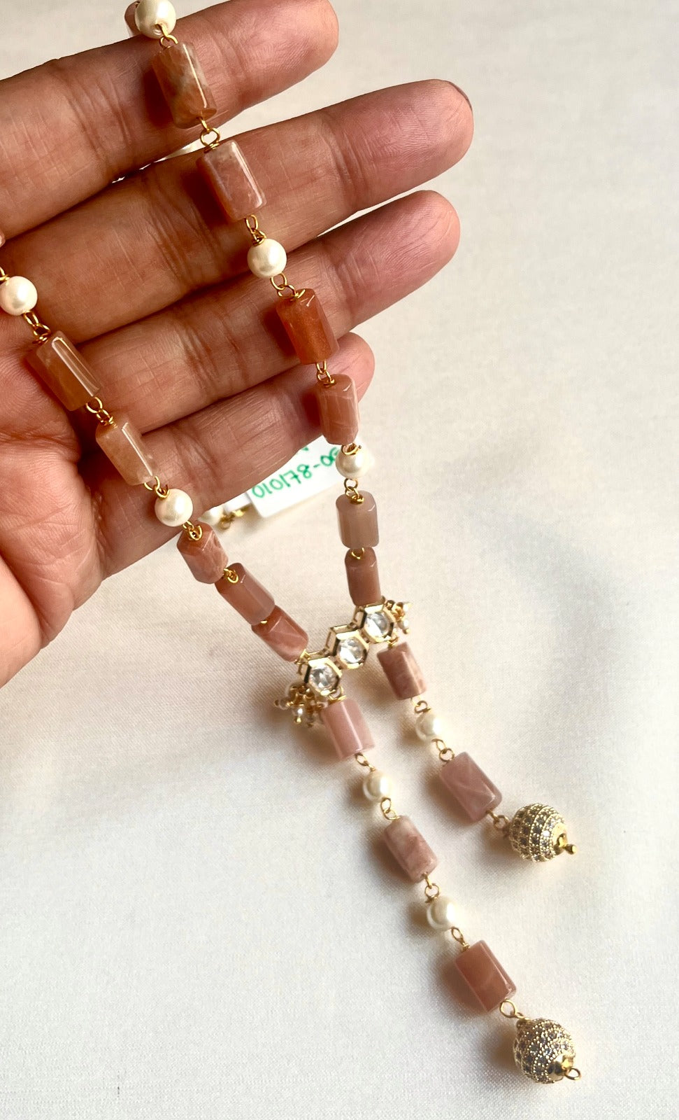 Jewel Treatzz Elegant Agate Beaded, Pearls & Gold Plated Split Necklace Atteched With Kundan Pendant