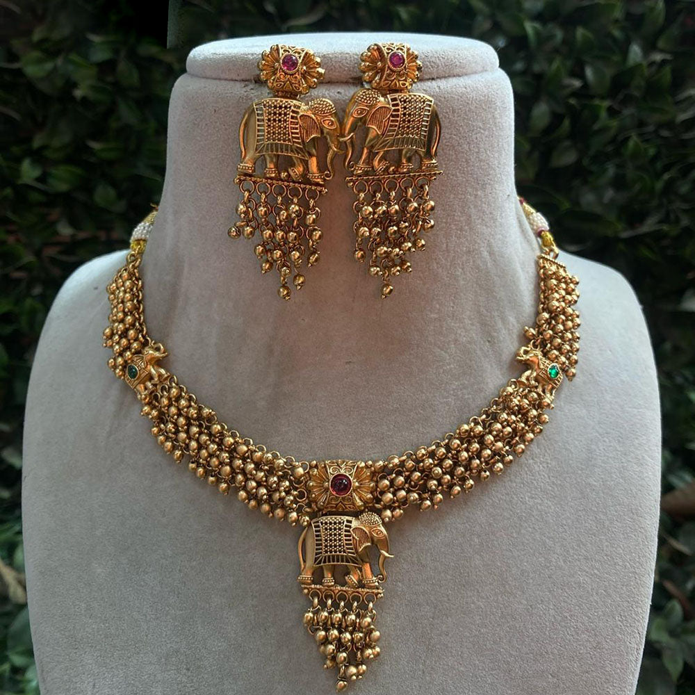 Amoliya Jewels Gold Plated Pota Stone And Pearls Necklace Set