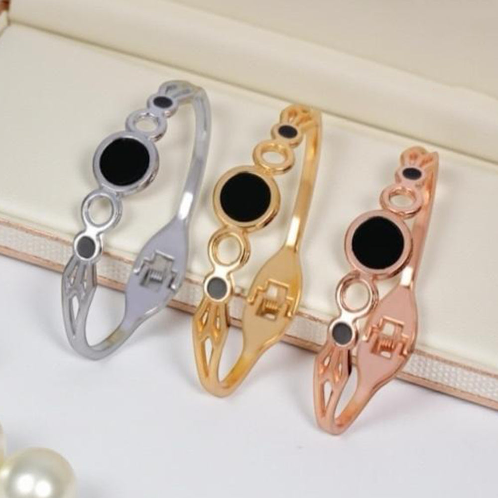 VM Imitation Designer Round-Shaped Openable Bracelet