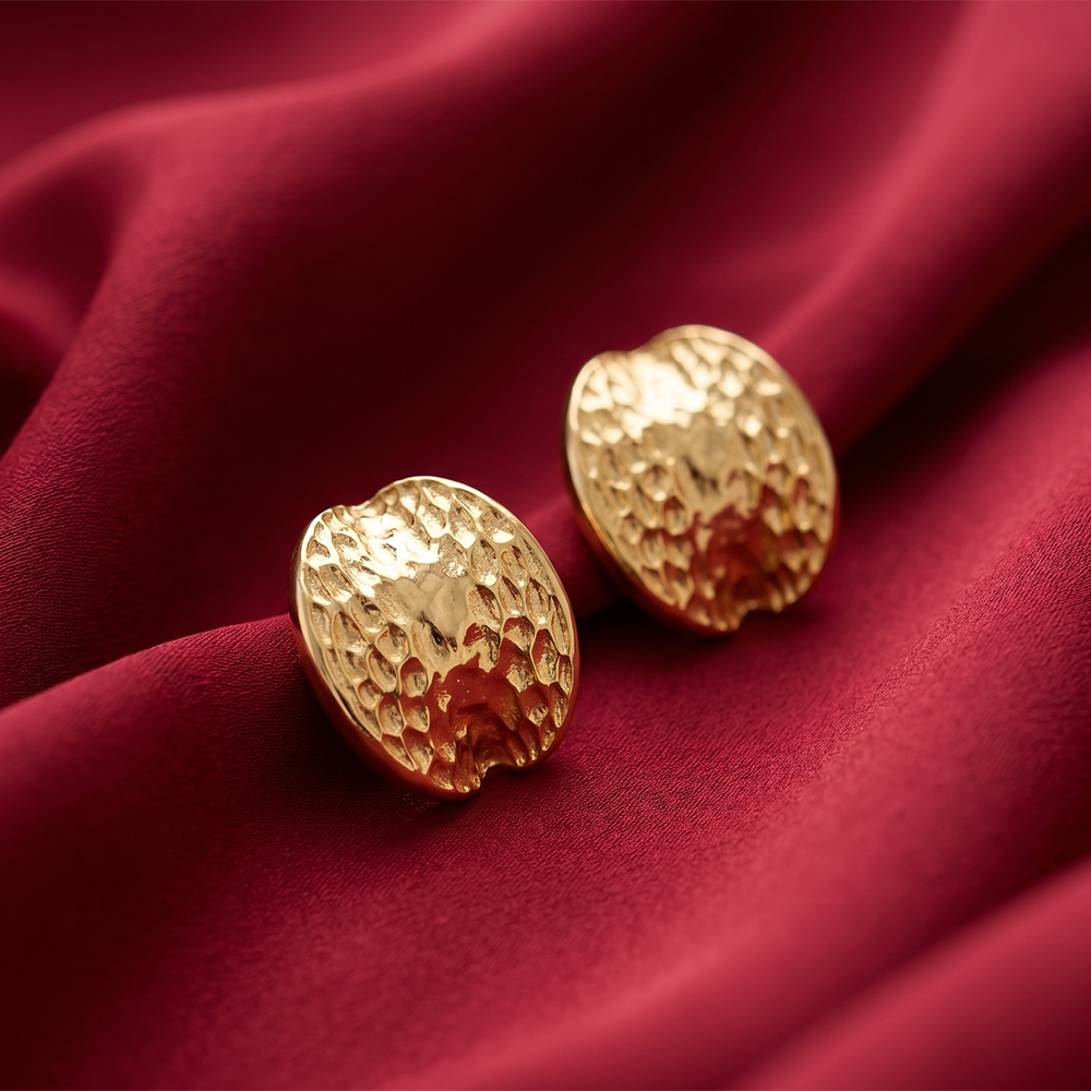 Urthn Glamorous Gold Plated Hammered Oval Stud Earrings
