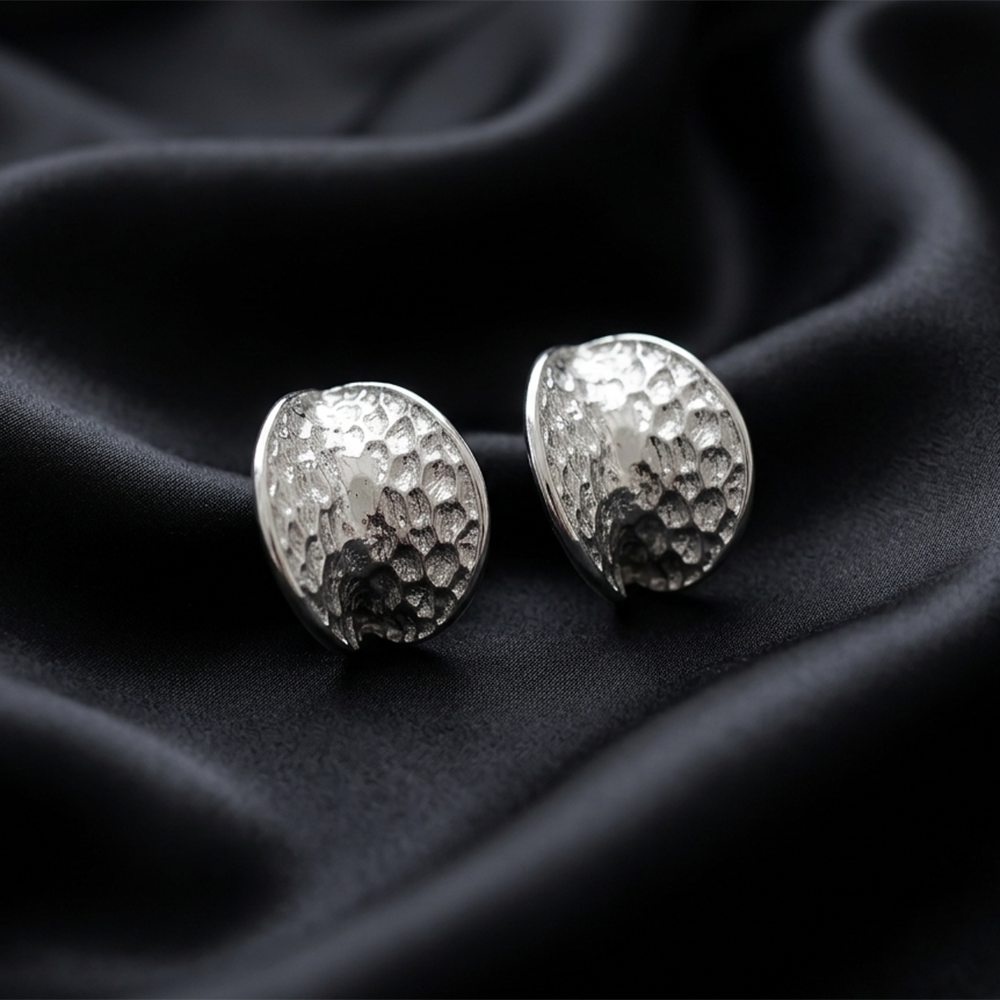 Urthn Glamorous Silver Plated Hammered Oval Stud Earrings