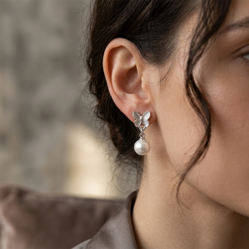 Urthn Eye-Catching Silver Plated Pearl Stud Earrings
