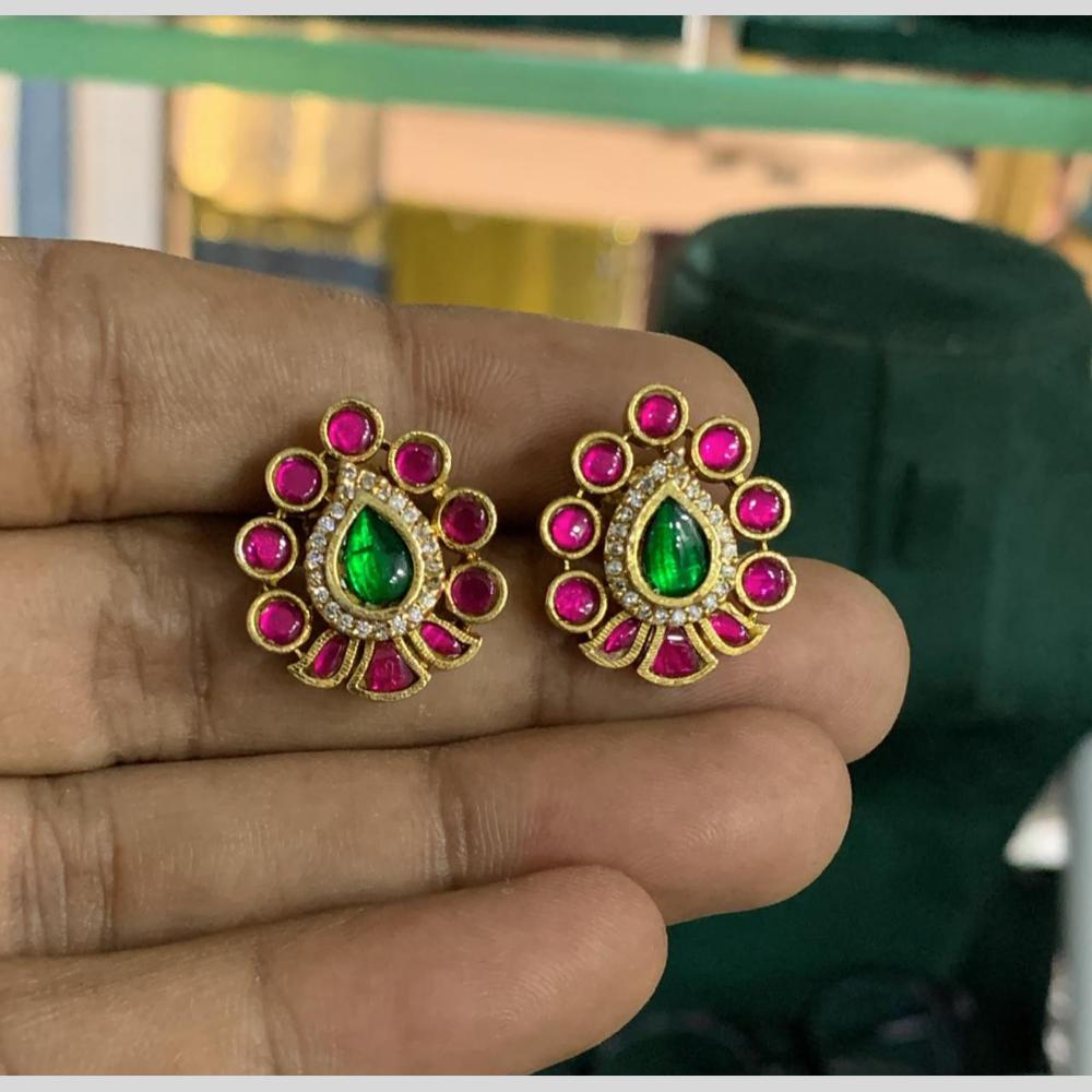 Sona Covering Graceful Pota Stone Studs Earrings
