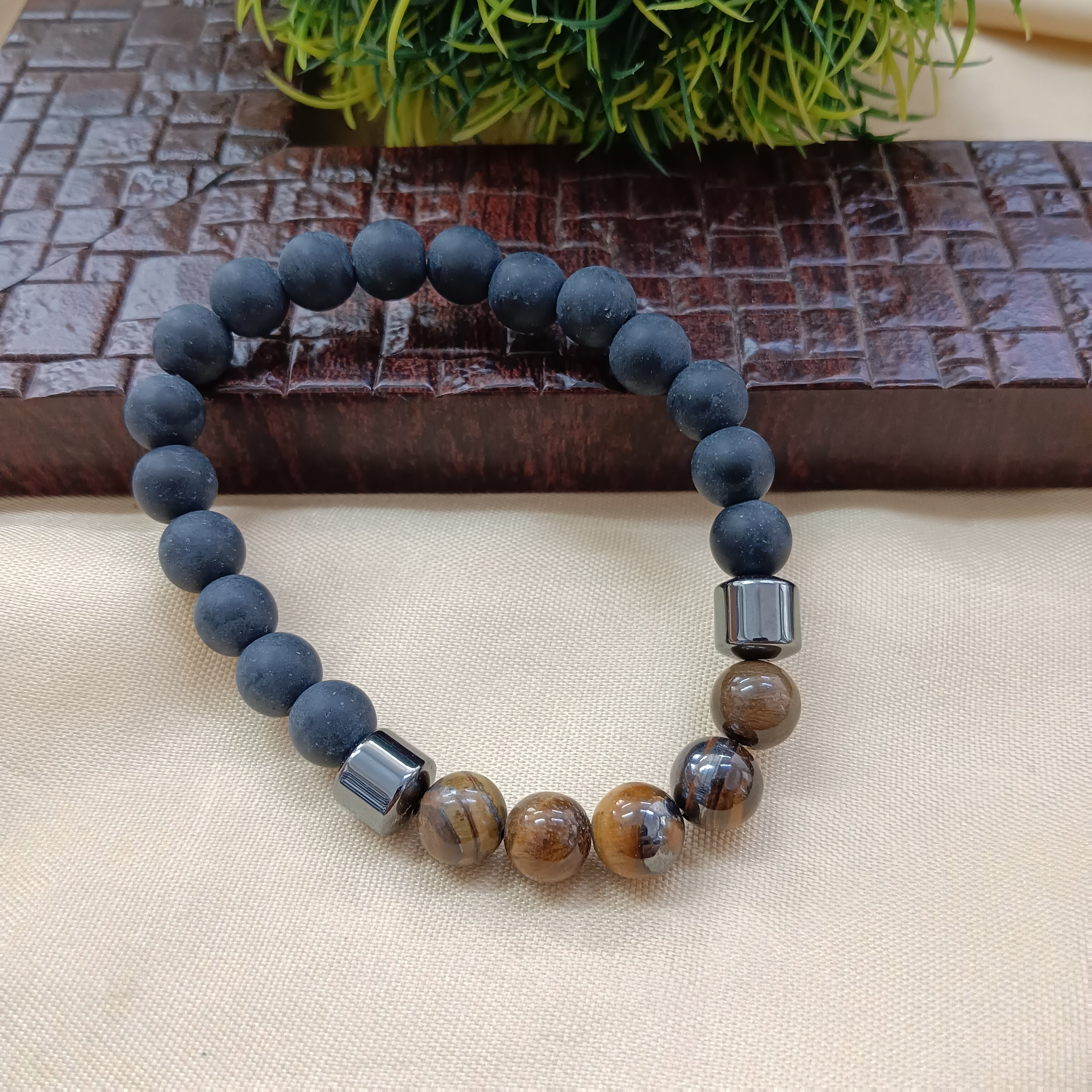 Urthn Tiger Eye And Black Beads Bracelet