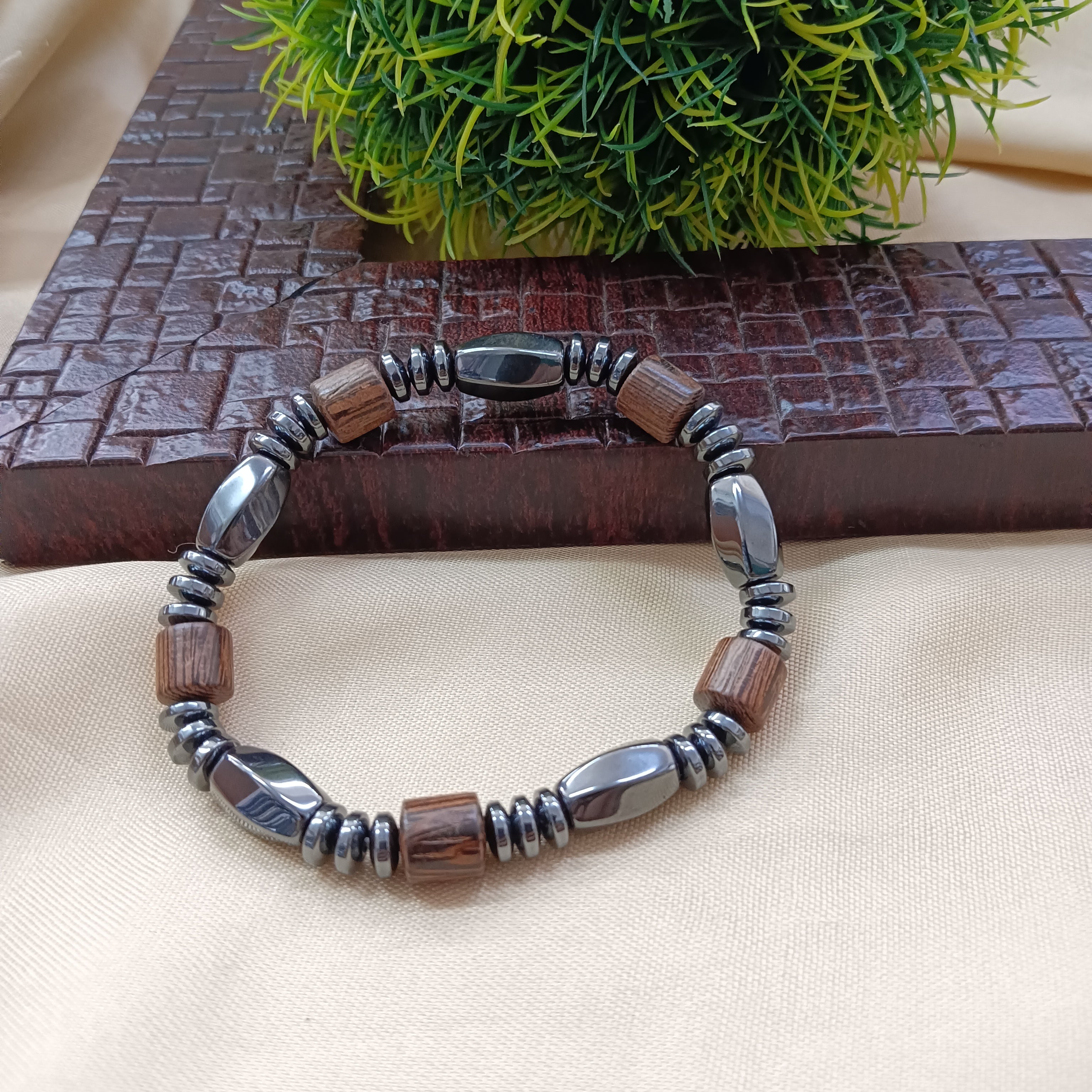 Urthn Classic Hemitat Wooden Stretch Bracelet