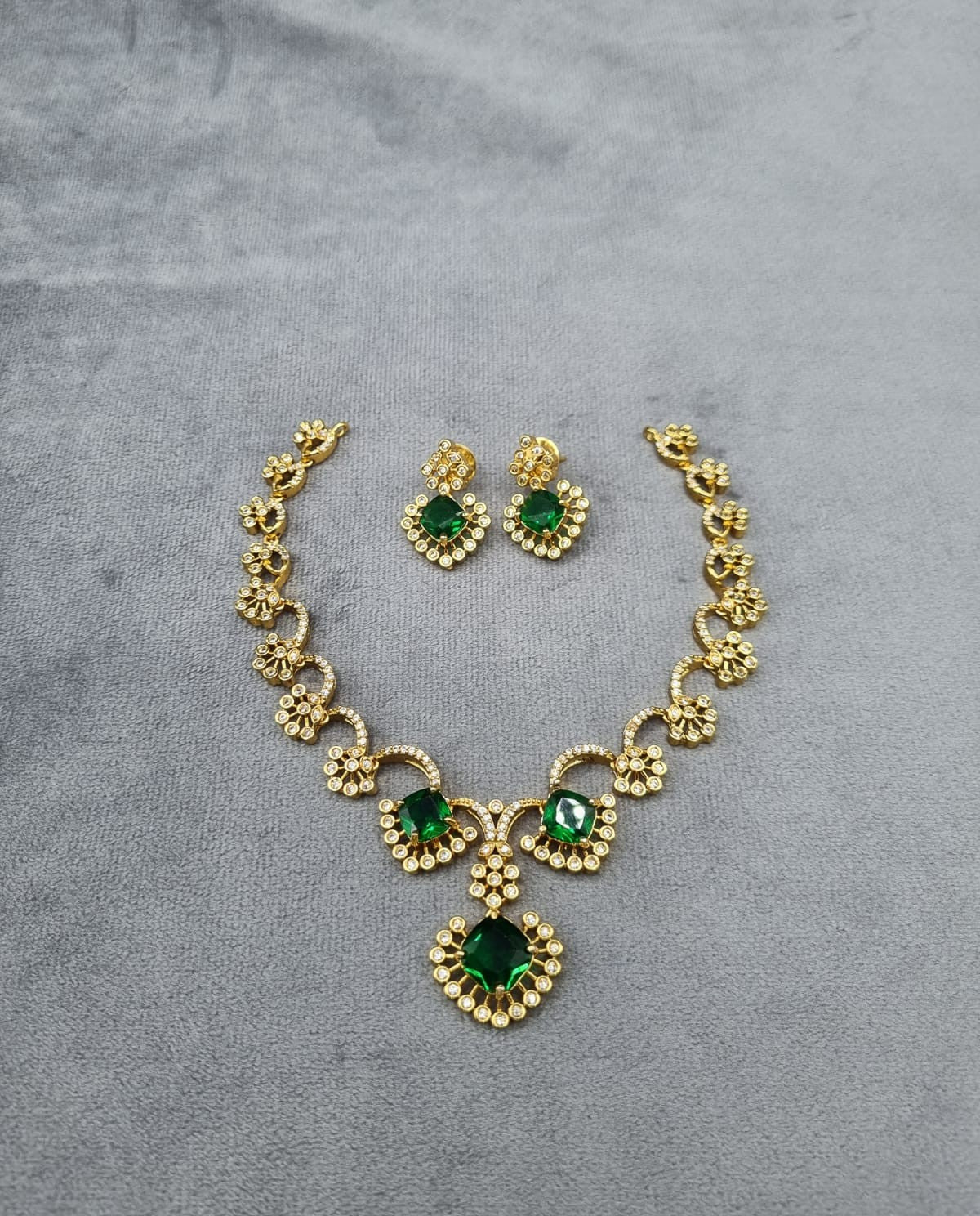 LAFZ Elegant Gold-Tone Swirling Floral AD Necklace Set