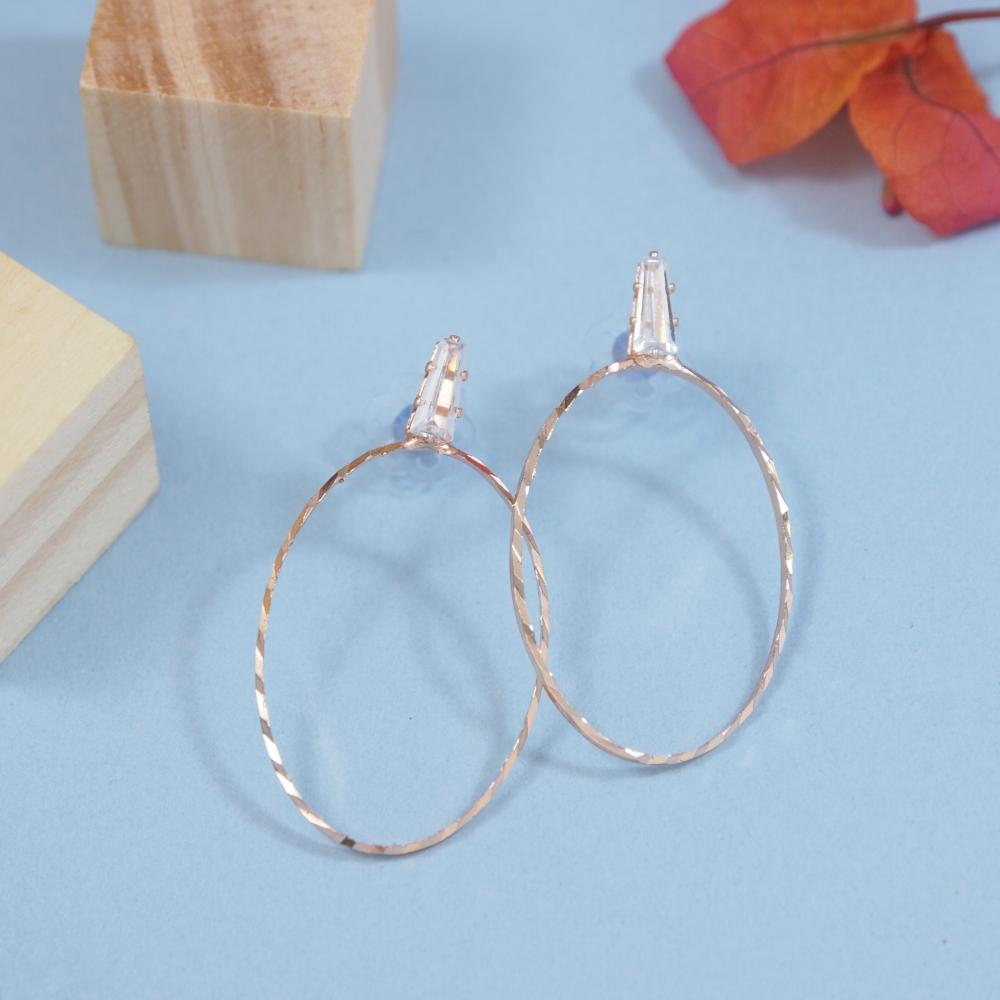 Etnico Rosegold Plated Oval Shaped Lightweigth Earring For Women (E3324RG)