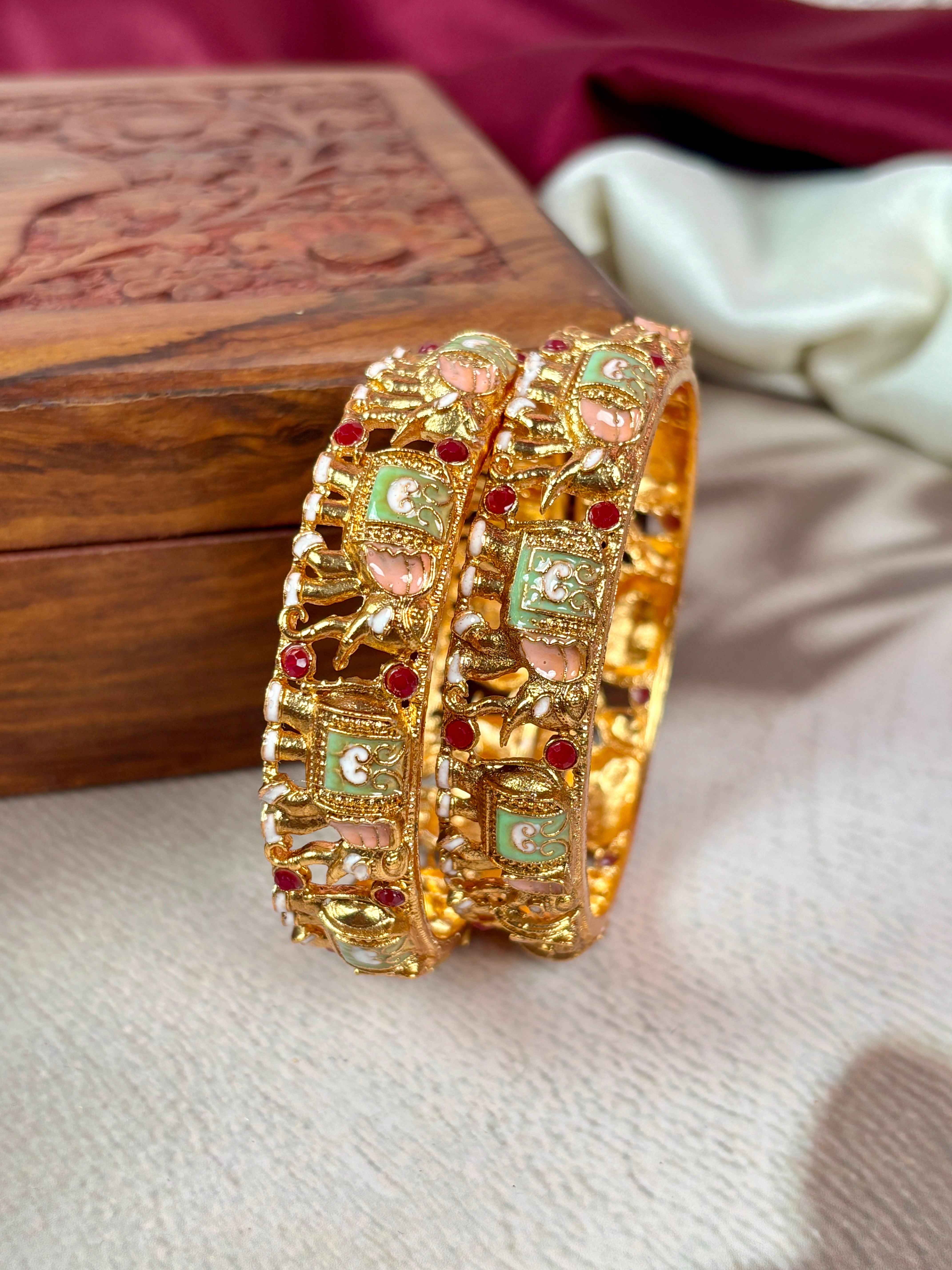 House Of jewelery Artificial Stone Studded Bangles