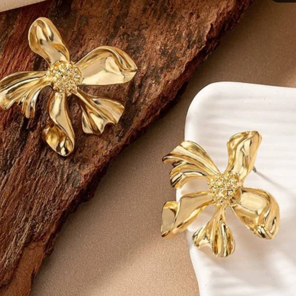 Bevy Pearls Modern Flower Design Studs Earrings