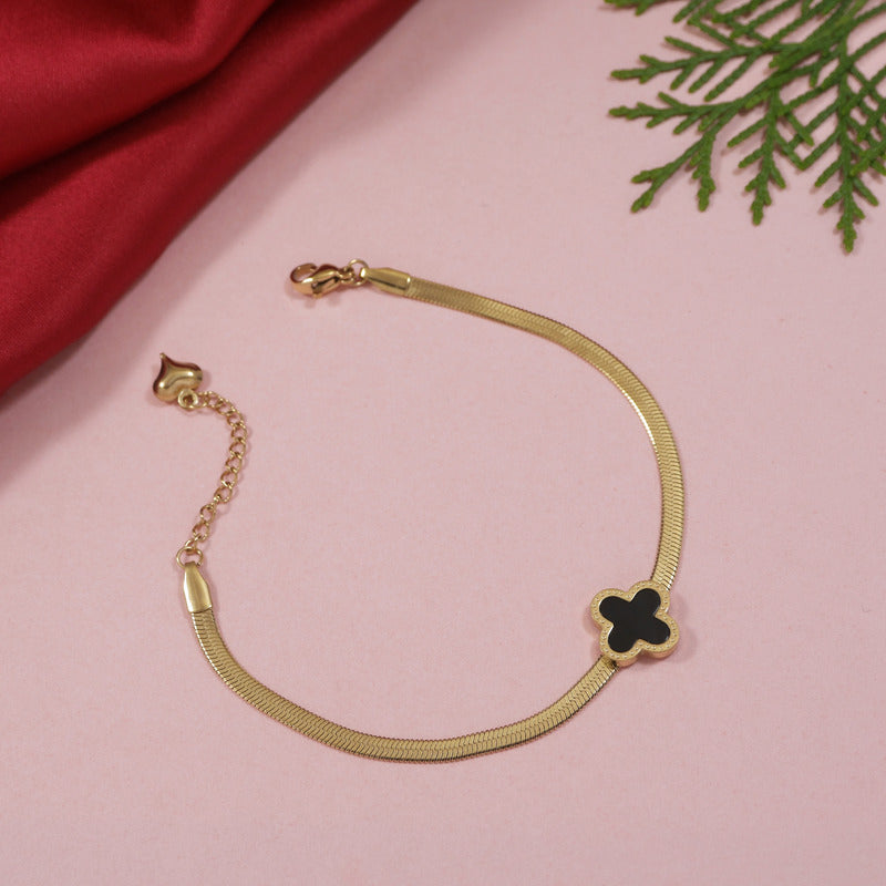 Tarohi Jewels Stainless Steel clover Bracelet