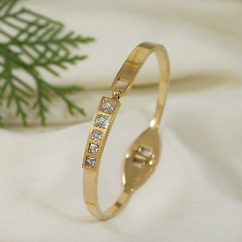 Tarohi Jewels Stainless Steel kada