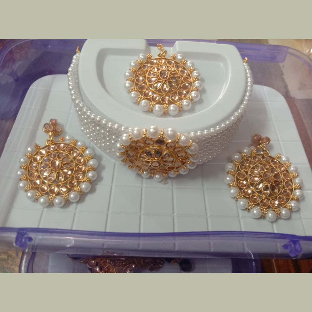 Neetu Art Gold Plated Kundan Stone Choker Necklace Set With Maangtikka