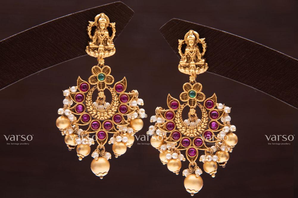 Varso Kempu & Emerald Gold Antique Brass Alloy Ball & Pearl Dangler Earrings - 211005