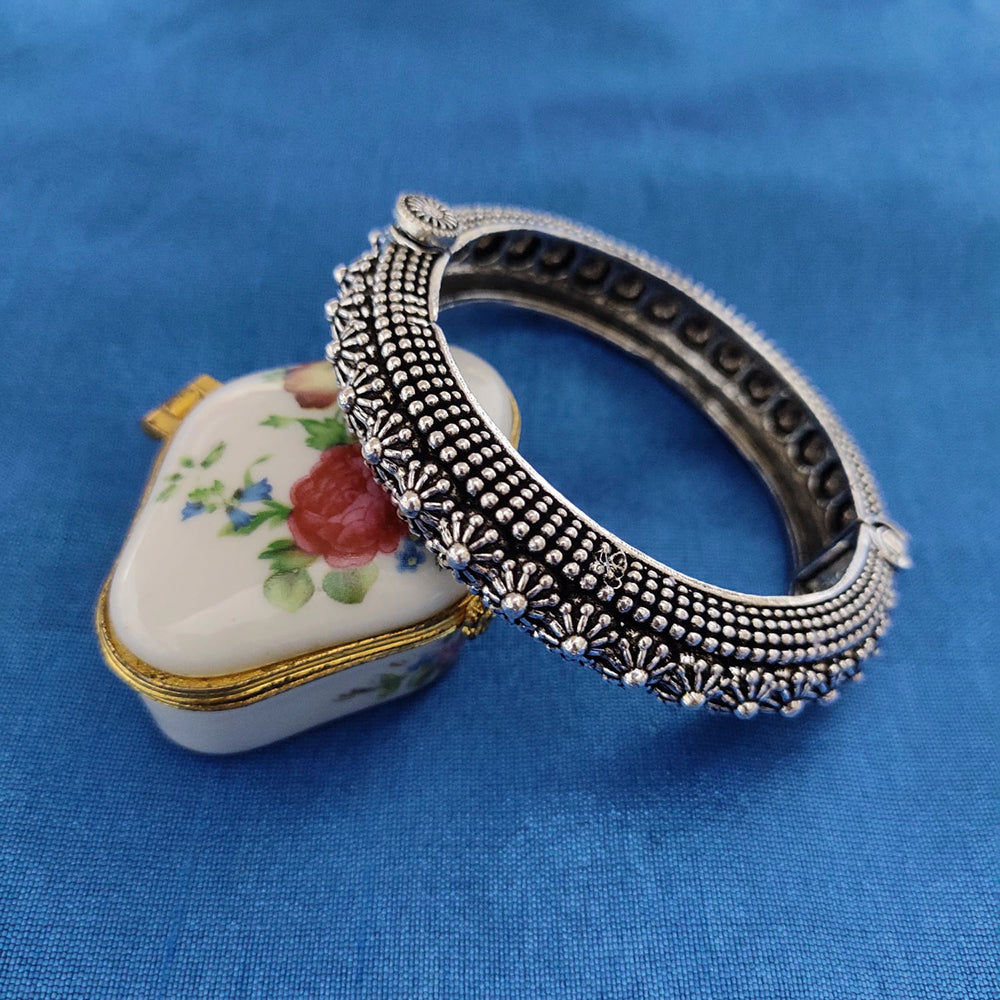 Vaamika Oxidized Plated Openable Screw Kada