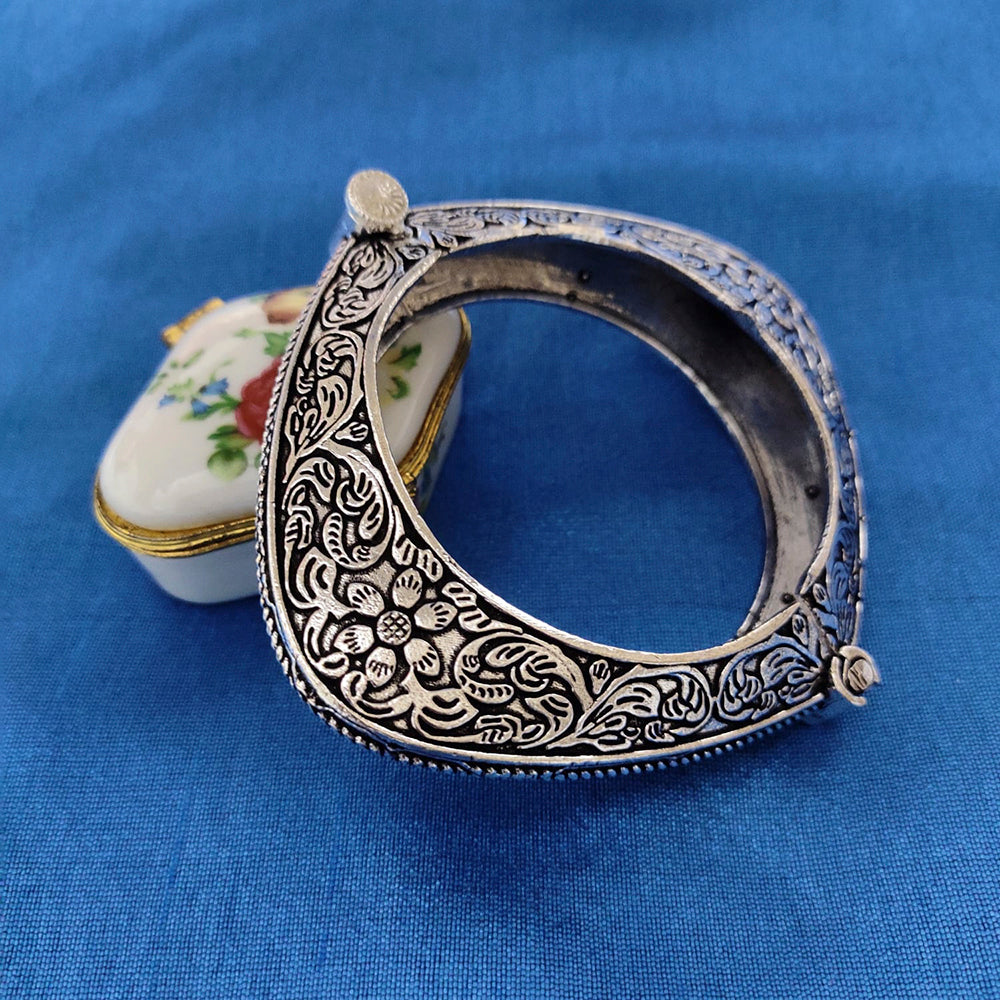 Vaamika Oxidized Plated Openable Screw Kada