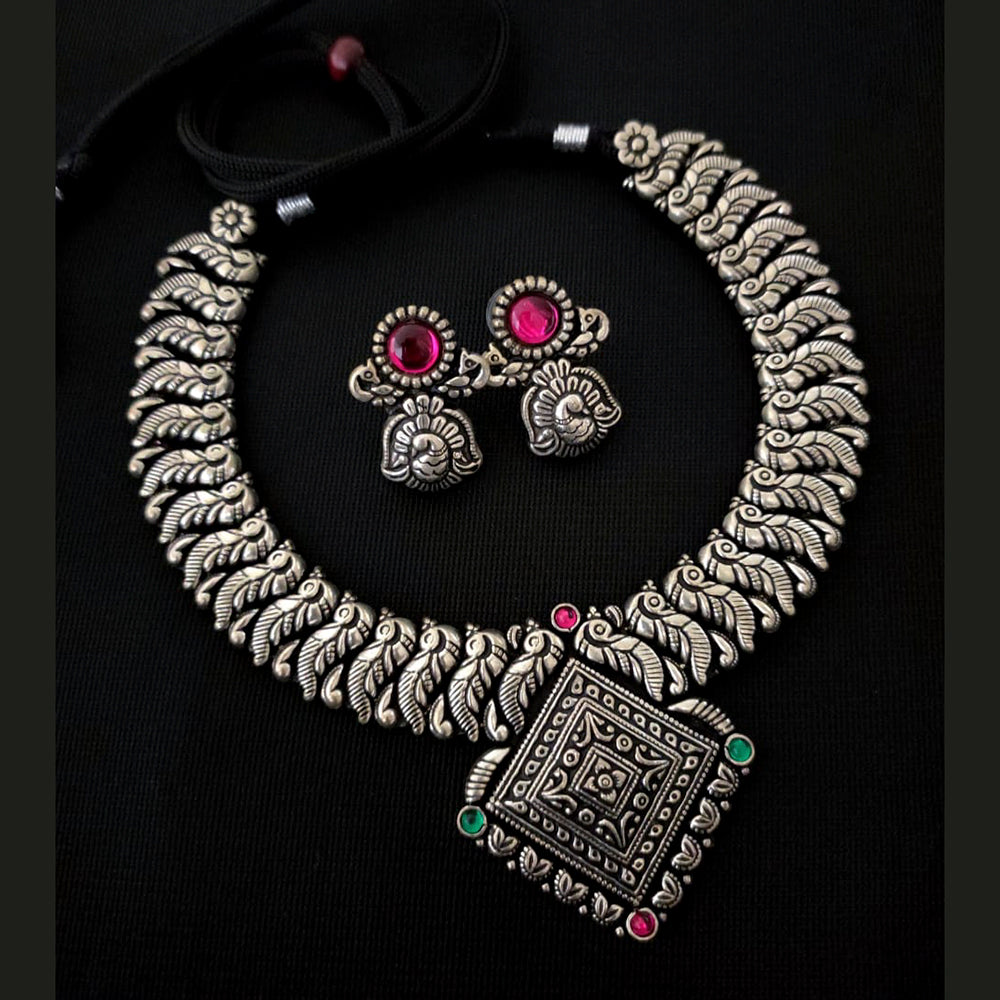 Vaamika Oxidised Plated Pota Stone Necklace Set