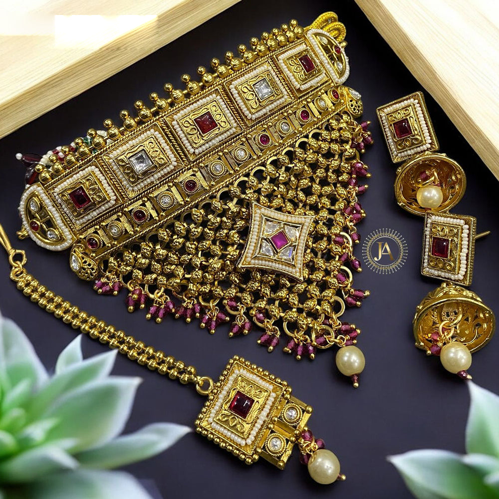 Neetu Art Gold Plated Pota Stone And Beads Necklace Set