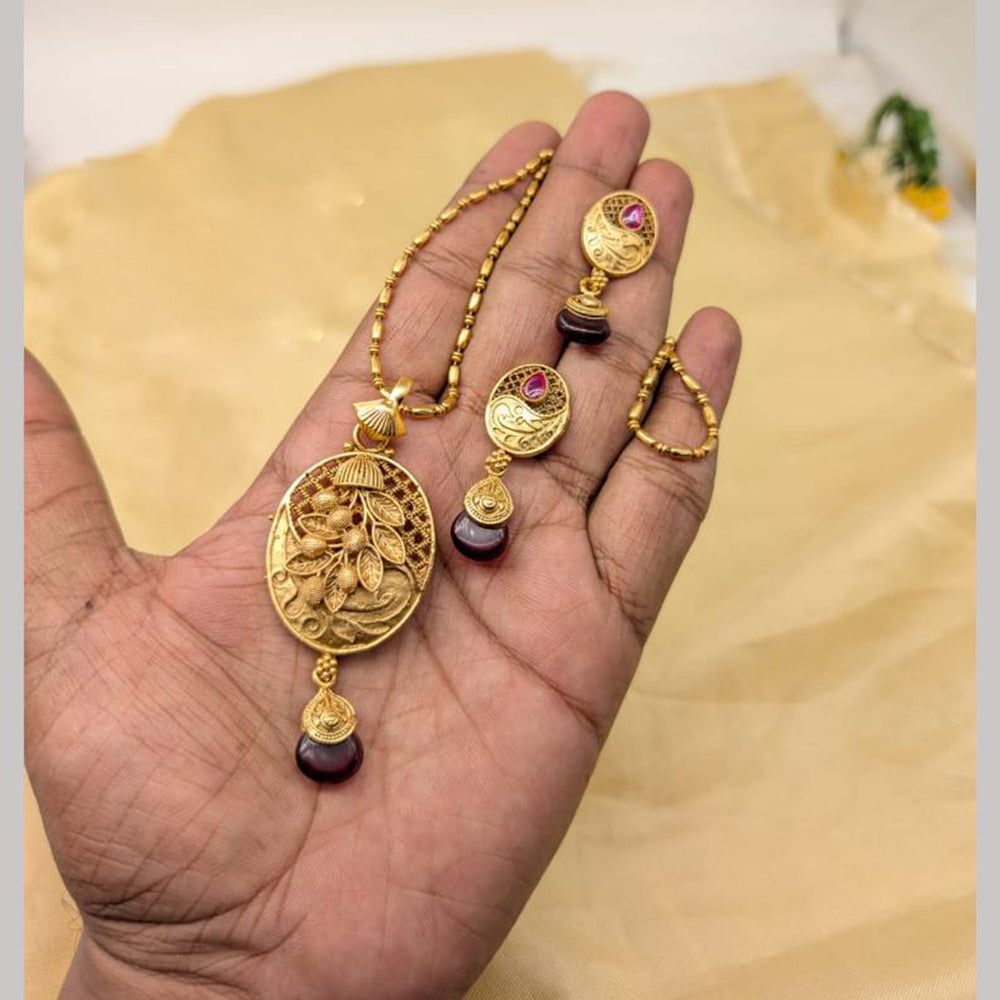 Manisha Jewellery Gold Plated Pota Stone Chain Pendant