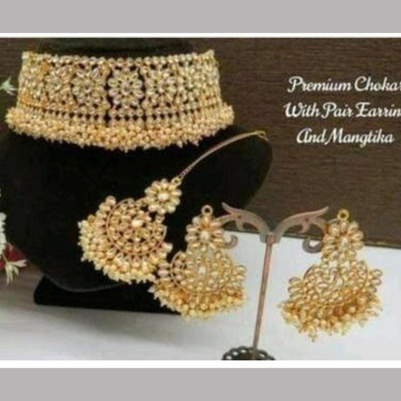 Lucentarts Jewellery Gold Plated Kundan Stone Choker Necklace Set With Mangtikka