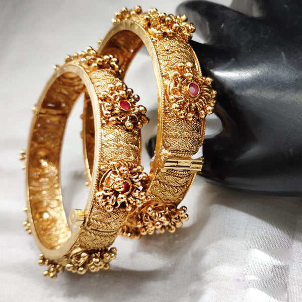 Lucentarts Jewellery Gold Plated Openable Pota Stone Bangles Set