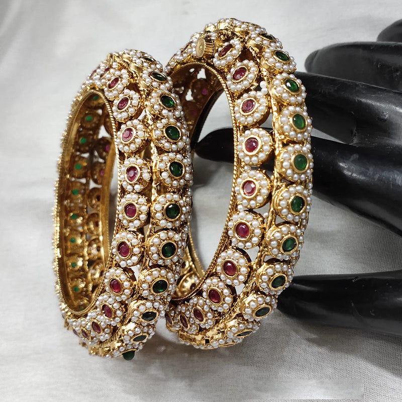 Lucentarts Jewellery Gold Plated Kundan And Pearl Bangles Set