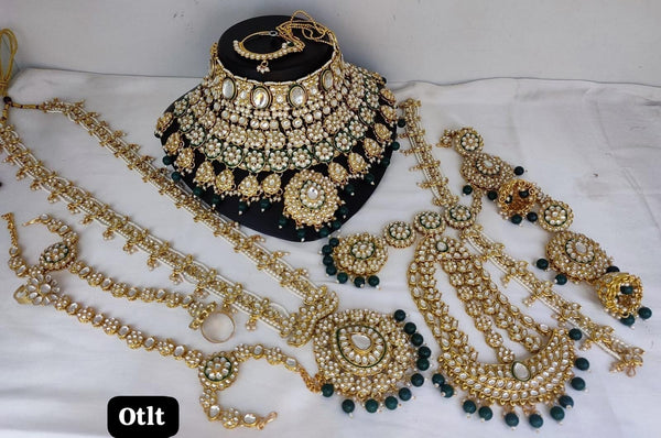 Lucentarts Jewellery Gold Plated Kundan Stone Bridal Set