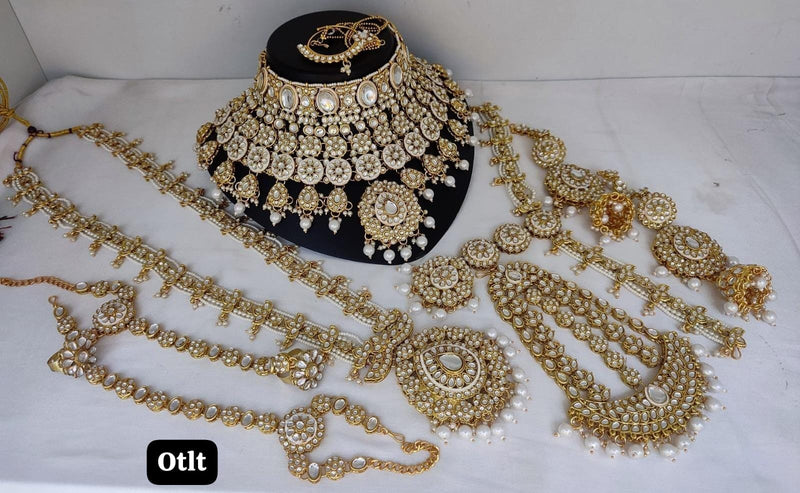 Lucentarts Jewellery Gold Plated Kundan Stone Bridal Set