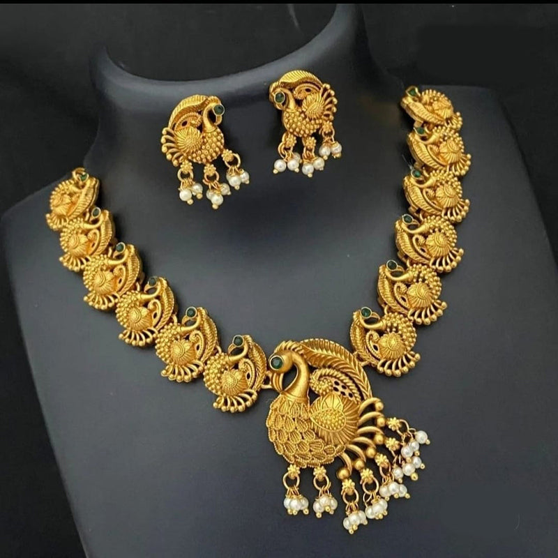 Lucentarts Jewellery Gold Plated Kundan Stone And Pearls Necklace Set