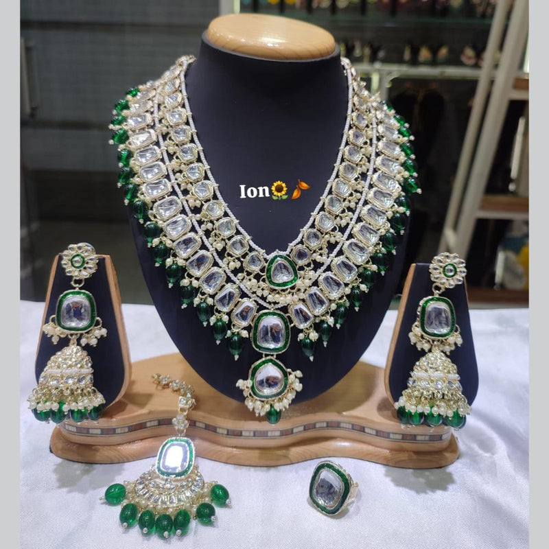 Lucentarts Jewellery Gold Plated Kundan Stone And Pearls Choker Necklace Set