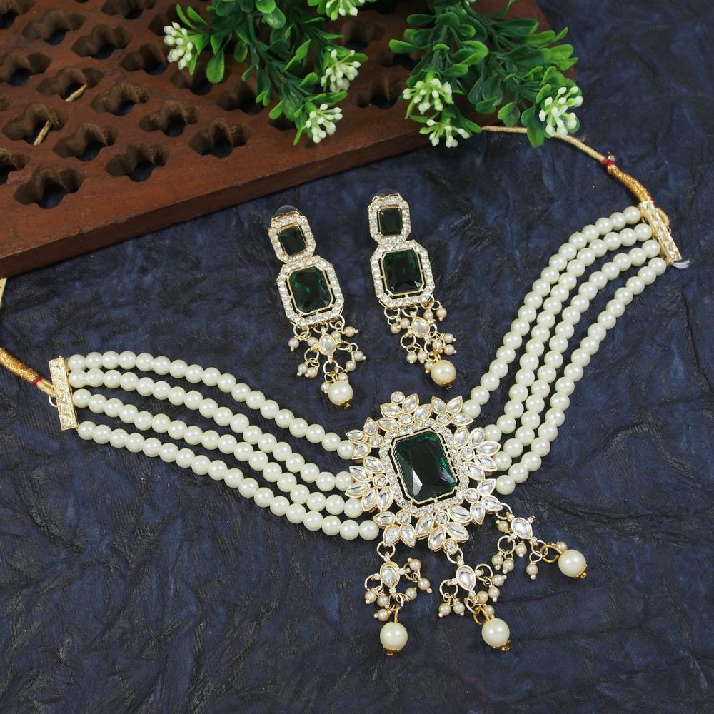 Lucentarts Jewellery Gold Plated Kundan Stone And Pearls Choker Necklace Set