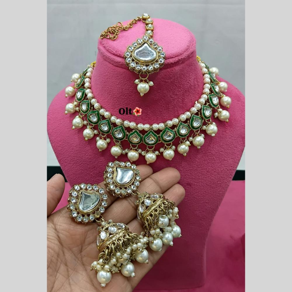 Lucentarts Jewellery Gold Plated Kundan Stone And Pearls Choker Necklace Set