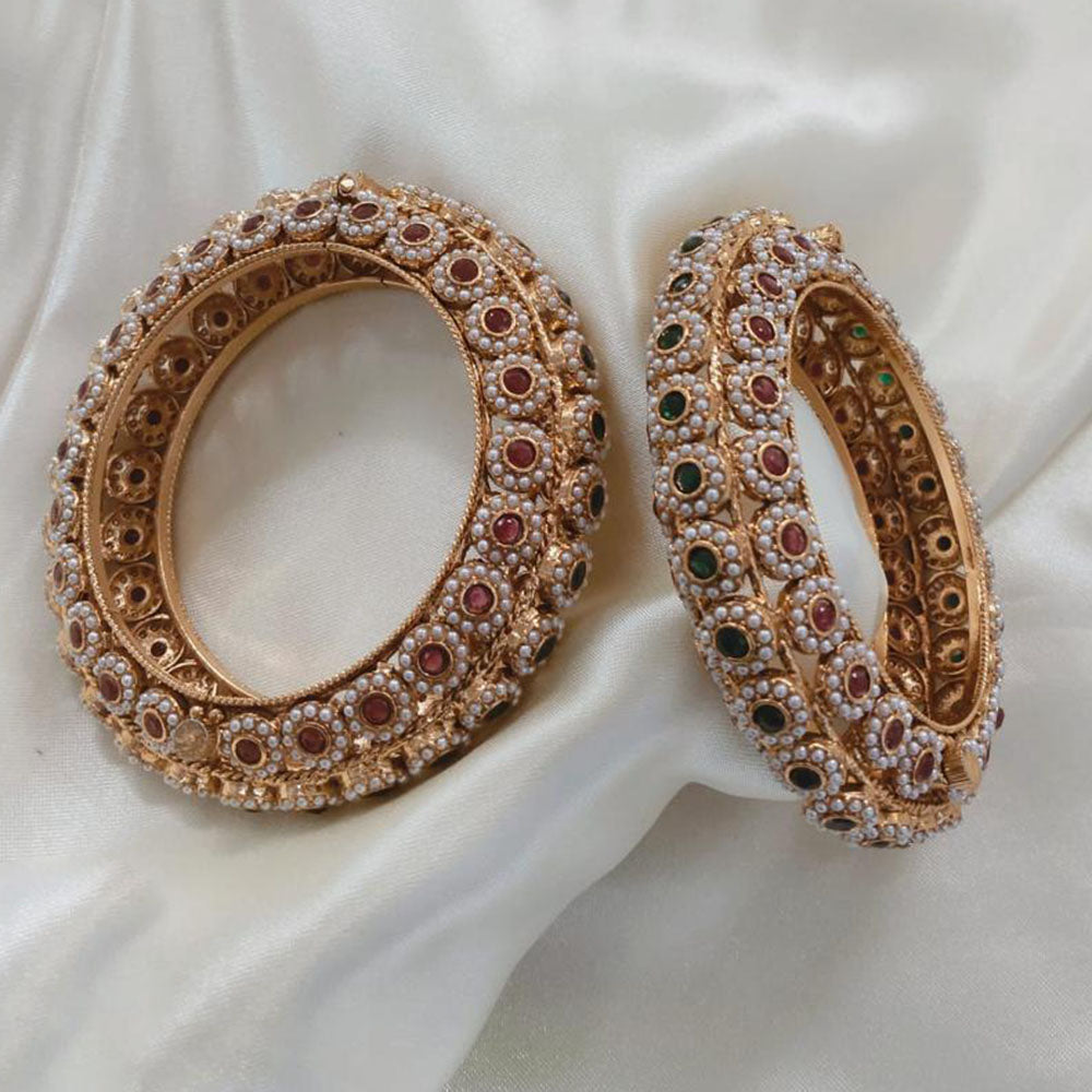 Lucentarts Jewellery Gold Plated Kundan And Pearl Bangles Set