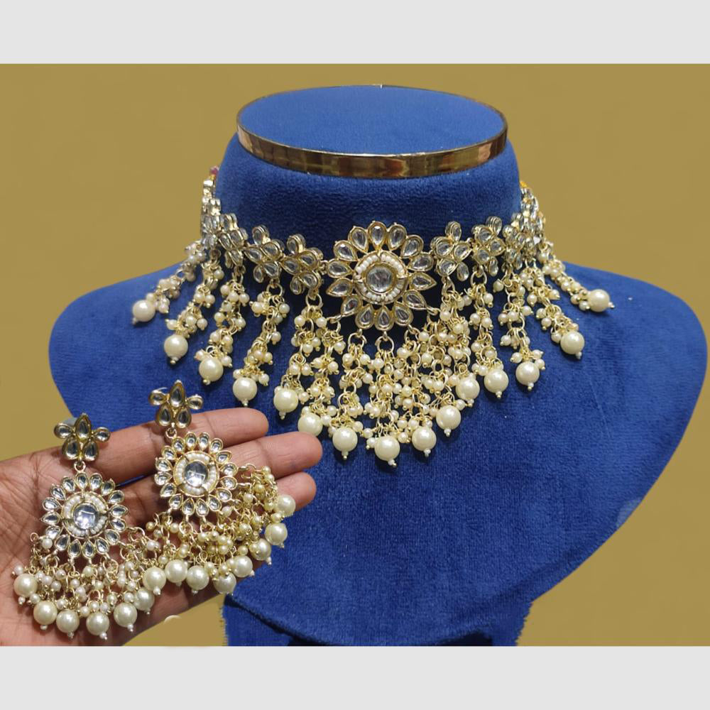 Lucentarts Jewellery Kundan Stone And Pearls Choker Necklace Set