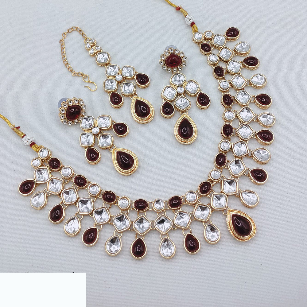 Lucentarts Jewellery Royal Charm Kundan Necklace Set