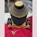 Lucentarts Jewellery Classic Crystal Stone And Pearl Choker Necklace Set 