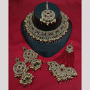Lucentarts Jewellery Classic Crystal Stone And Pearl Choker Necklace Set